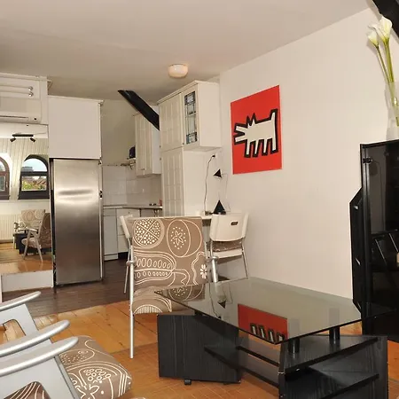 Alenka Tour As Appartement